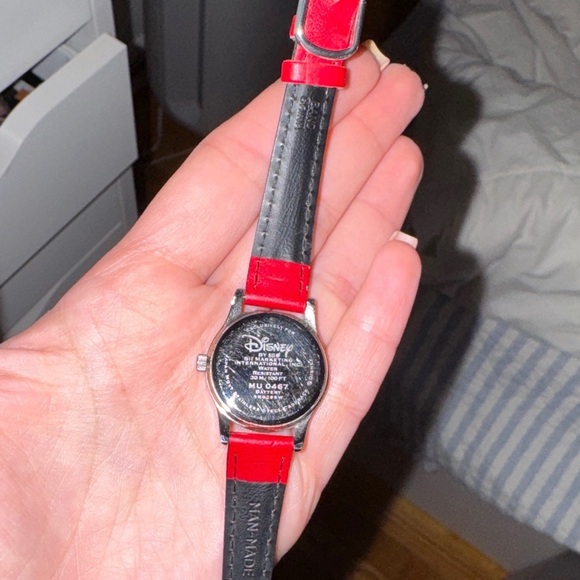 Mickey mouse watch vintage 90’s gold face.